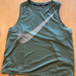 Nike tank size xl